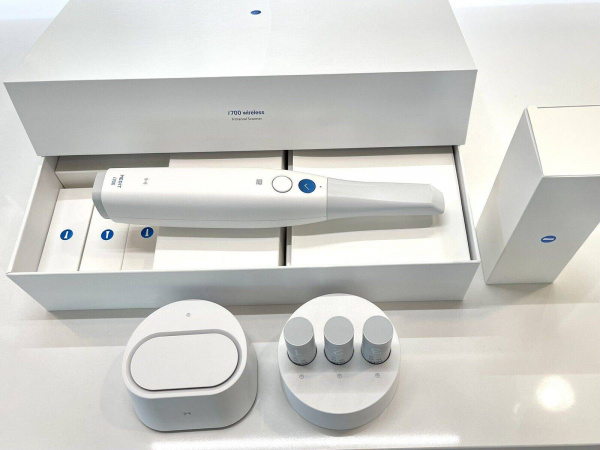 Medit i700 Wireless 3D Intraoral Dental Scanner