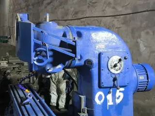 Вертикально фрезерный станок f2-250