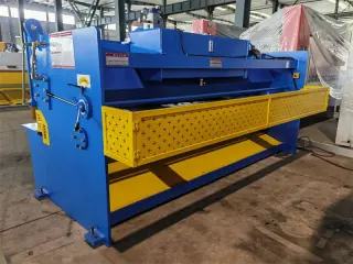 Гидравлические гильотинные ножницы RBQLTY QC11Y-10X2500