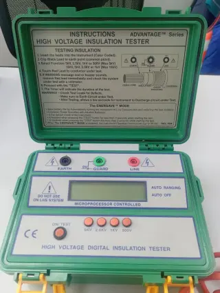 Цифровой измеритель изоляции мегаометр SEW 4103 IN