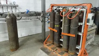 Линия розлива газированных напитков. Формат бутылок: 1,0-1,7л. ПЭТ – «детское шампанское», 1,5-2,0л. ПЭТ – квас и газнапитки. В хорошем