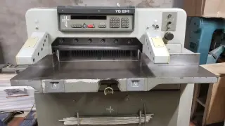 Бумагорезательная машина Polar 76 EM
