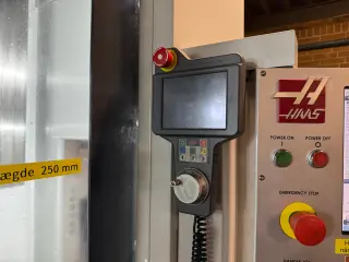 5-осевой вертикальный обрабатывающий центр HAAS UMC 1500 DUO