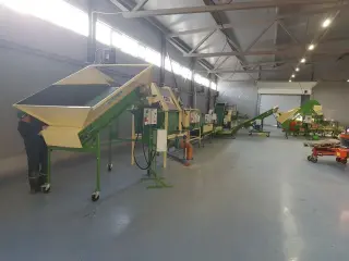 Линия по мойке, полировке, сушке, сухой очистке, сортировке, переборке, калибровке, фасовке, упаковке овощей, картофеля, моркови, лука