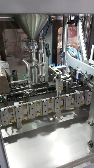 Автомат розлива и упаковки жидких продуктов в картонную упаковку типа PURE PAK «АЛЬТЕР- 04А 1500» с аппликатором крышки