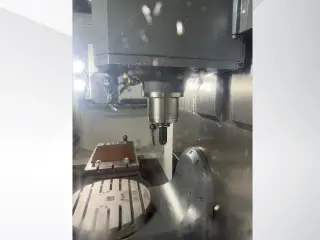 5-осевой вертикальный обрабатывающий центр HAAS UMC 1500 DUO