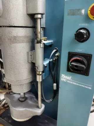 Вакуумная литейная машина YASUI VPC K2 (4,8–8 кВт, до 1450°C)
