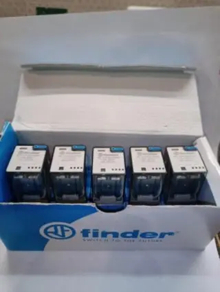 FINDER Typ 60.13 + Typ 90.03 Реле 10A 250V Катушка 24VDC