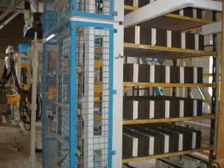 Вибропресс для производства тротуарной плитки SUMAB R-1000 (1300-1600 м2/смена) Швеция