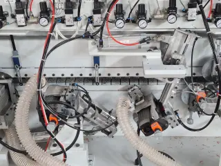 Автоматический кромкооблицовочный станок BEEMATIC KY60R