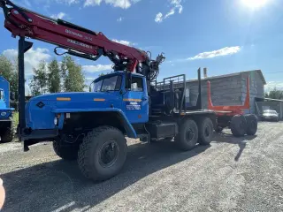 Лесовоз Урал 5557 с ГМ Велмаш 10-74