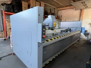 Обрабатывающий центр для профилей MEPAL ATLANTIS C3SR