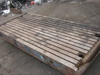 Плита чугунная сборочная с пазами 3000/1400/250мм