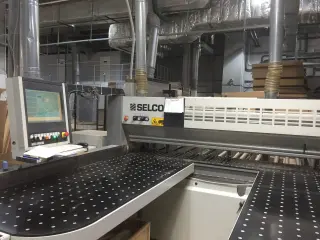 Форматно-раскроечный центр BIESSE SELCO WNT650