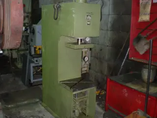 гидравлический пресс PYE-10