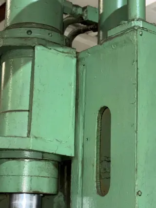 Машина листогибочная с поворотной балкой ИВ2144П