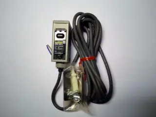 E3S-CD11 Omron Оптический датчик