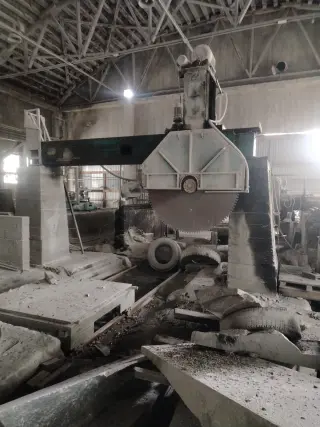 Однодисковый распиловочный станок