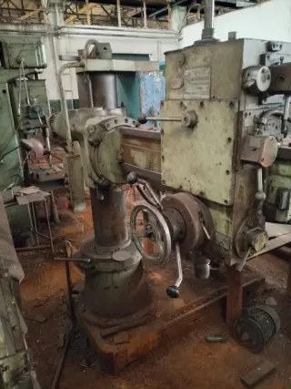 Радиально-сверлильный станок 2532Л