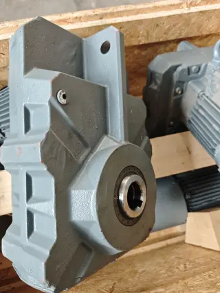 Редуктор Bauer BF40‑04/D08XA4-S/EX010A9HA/SP (геликоидальный) 29 об в мин