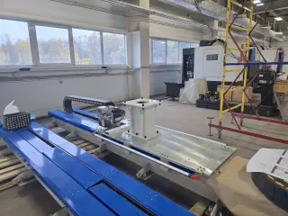 Робототехнический комплекс плазменной резки на базе робота CRP RH18-20 на треке, новый