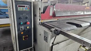 Электромеханические гильотинные ножницы BAYKAL RGS 3150x3