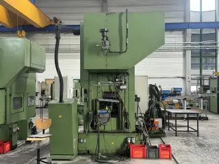 Пресс ANDRITZ KAISER - KSTU 1600