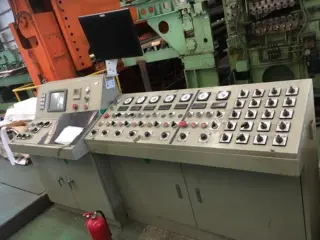 : Линия поперечной резки 1800 мм (Ш) X 12 мм (Т) X 25 тонн