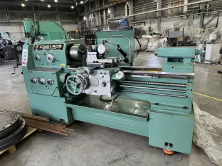 Токарный универсальный станок Pengjun CN6140B-1000