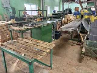 Линия пиления мелкотоварной древесины