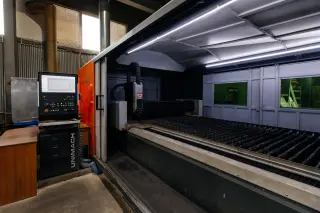 установку лазерной резки листовых металлов LC Professional ML FO3015-2.0, производства ООО «НПО Юнимаш»