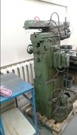 Фрезерный станок Модель 679