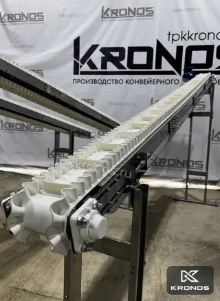 Наклонный конвейер для выгрузки деталей от станка в тару