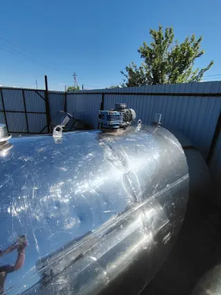 Емкость РМ-А-6,3 (6,3 м³) из нержавеющей стали с мешалкой и мотор‑редуктором