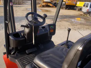 Вилочный погрузчик Linde HT16DS