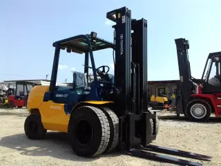 Вилочный погрузчик Toyota 2-7FD40