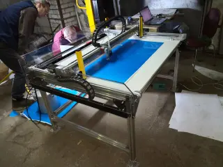 Клеевая координатная машина с программным управлением CN-GLUER 70100