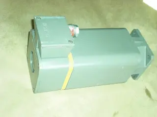 Сервомотор от круглошлифовального станка STUDER S40, siemens 1FT5064-0AC01-2
