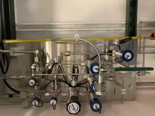 Автоматизированный шкаф газобаллонный (Linde, США) на 1 баллон 50 л для высококоррозийных газов вплоть до 20% фтора