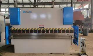 Листогибочный гидравлический пресс MetalTec HBM 125/3200M (Е22, ручная компенсация прогиба, инвертор заднего упора)