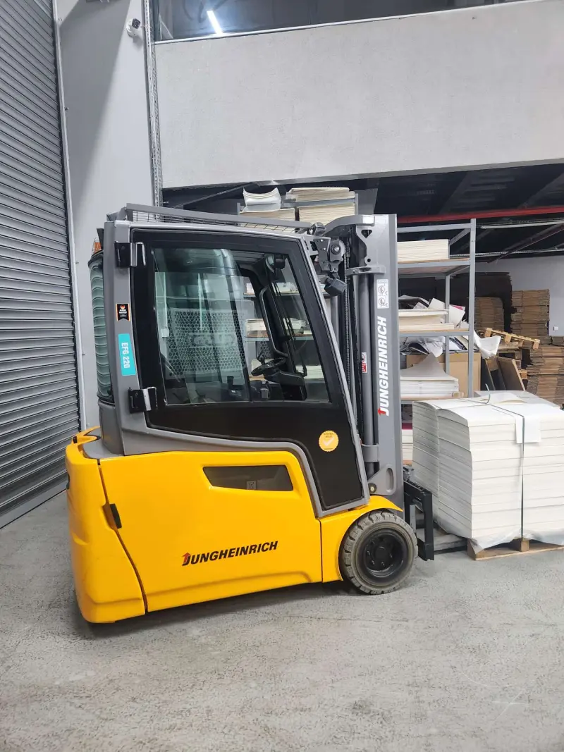 Погрузчик ELECTRIC FORKLIFT JUNGHEINRICH EFG 220