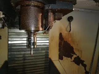 Вертикально-обрабатывающий центр с ЧПУ DOOSAN MYNX NM510 X 1020 4413 = Mach4metal