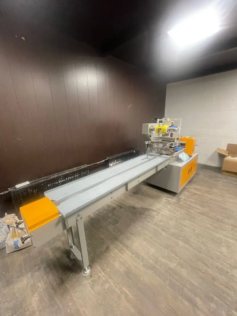 Горизонтальная упаковочная линия с системой укладки Flow Pack (Китай)