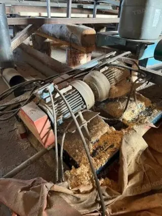 Оборудование. Станки: Заточной ЗС-780; Многопильный СМП-1-180/76, ленточнопильный; Кромкообрезной; Лесопильный Гризли 1000/200л; Транспортер