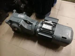 Мотор-редуктор SEW-EURODRIVE KH67B 1.5 Кв, 30 об\в мин с тормозом
