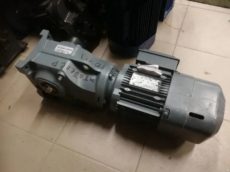 Мотор-редуктор SEW-EURODRIVE KH67B