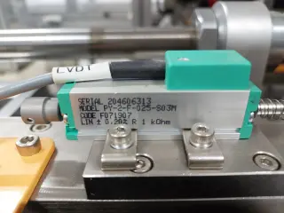 Датчик линейных перемещений Gefran PY-2-F-025-S03M
