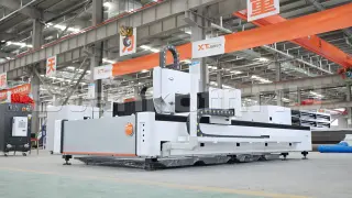 Оптоволоконный лазерный станок по металлу XTC-1530H/1500 Raycus