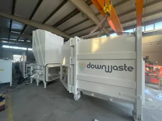 Пресс-компактор стационарный DownWaste DWSC-01 со сменным контейнером C-08 (8 м3)