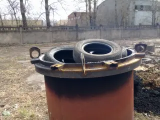 Небольшая мобильная установка по переработке шин в жидкое топливо- дизель и бензин
